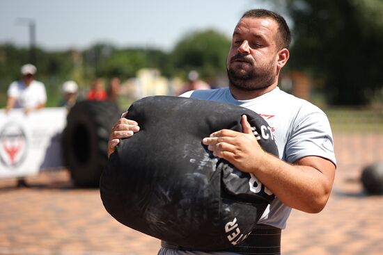 Russia Weight Lifting Competition