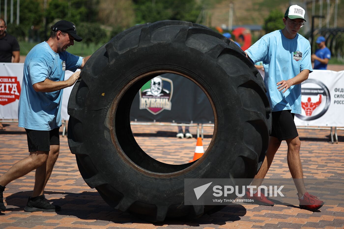 Russia Weight Lifting Competition