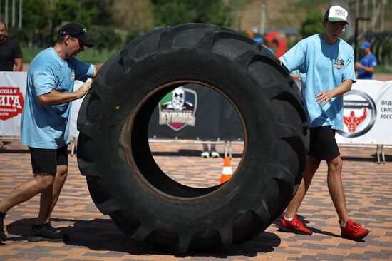 Russia Weight Lifting Competition