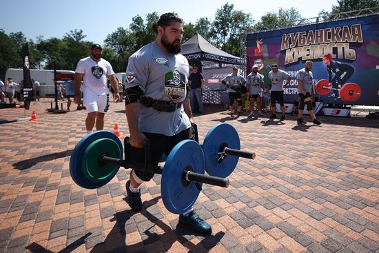 Russia Weight Lifting Competition