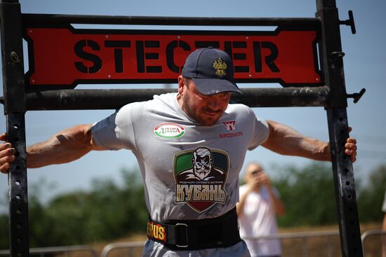 Russia Weight Lifting Competition