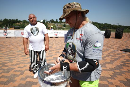 Russia Weight Lifting Competition