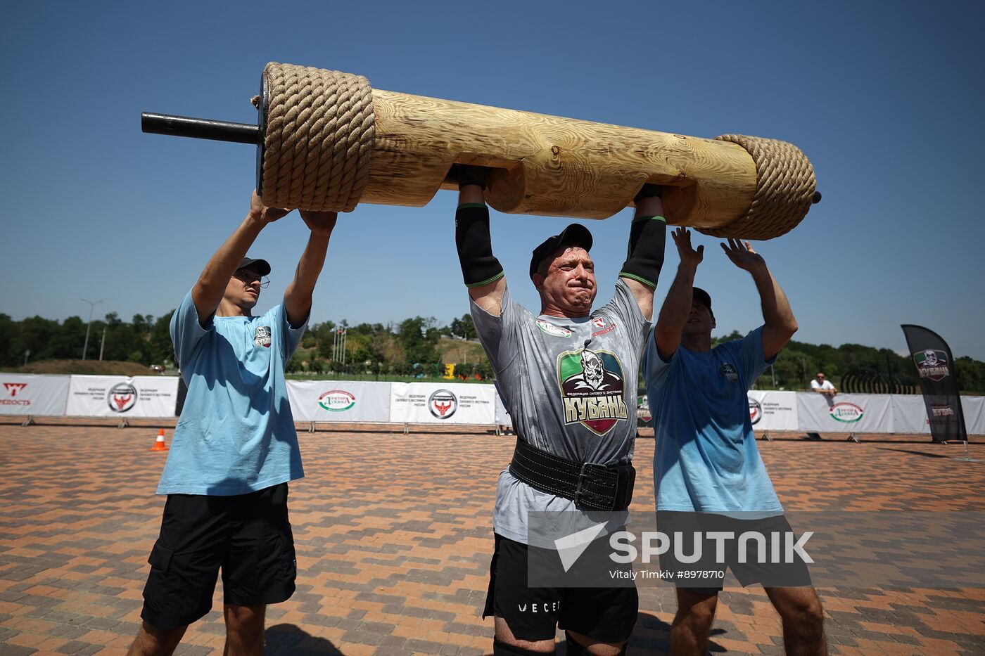 Russia Weight Lifting Competition