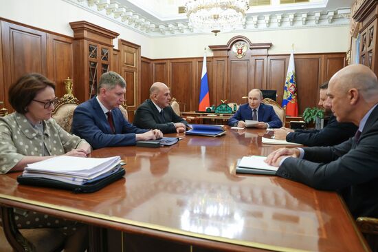 Russia Putin Economic Issues