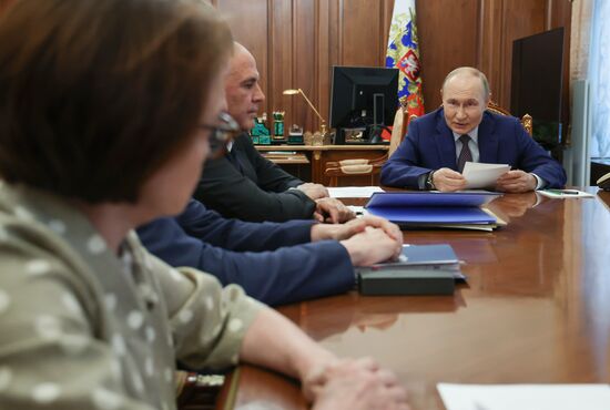 Russia Putin Economic Issues