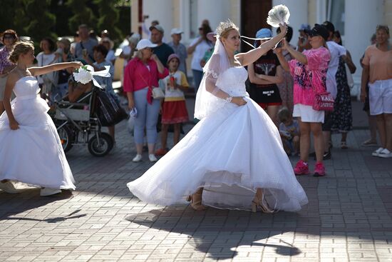 Russia Bride Flashmob