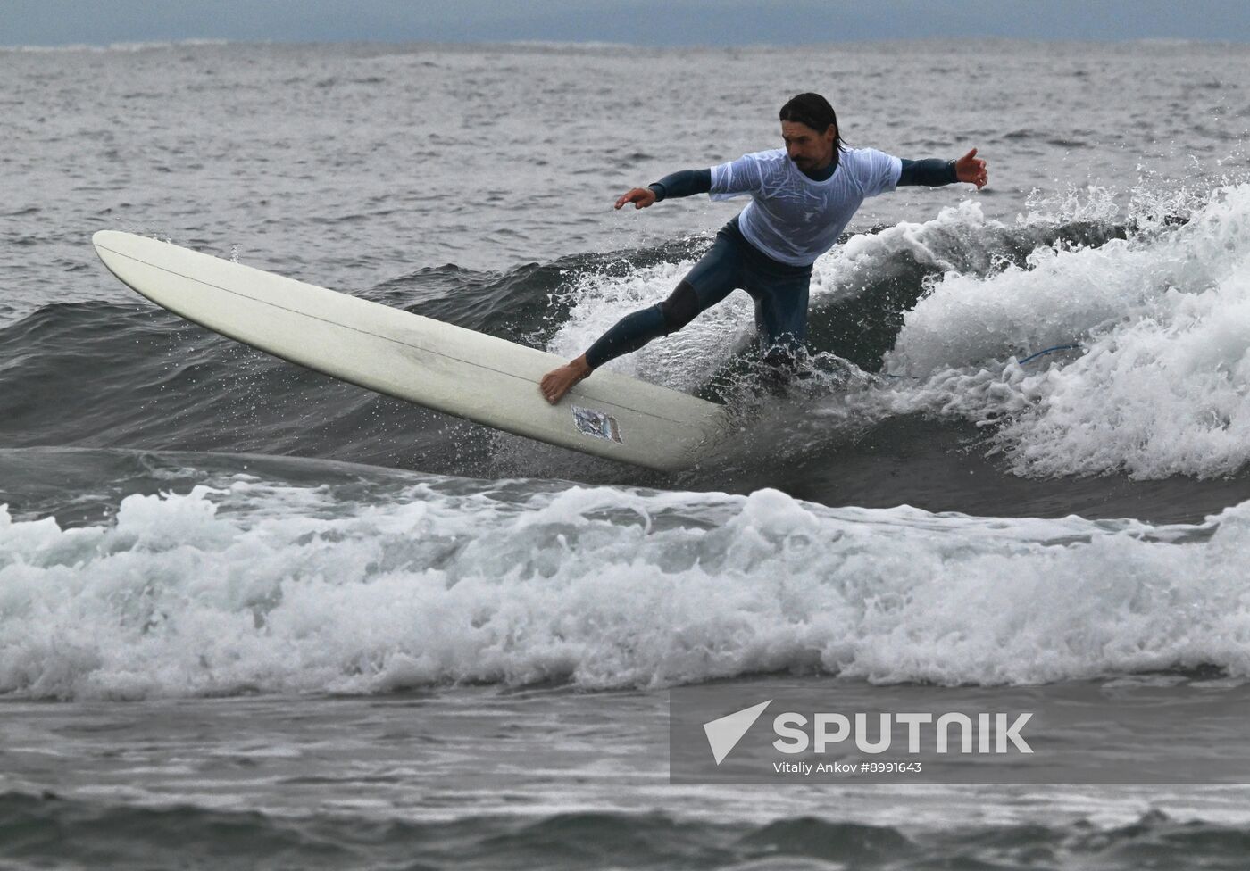 Russia Surfing