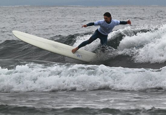 Russia Surfing