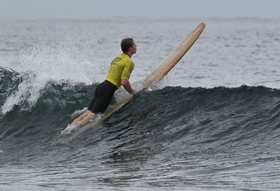 Russia Surfing