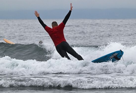 Russia Surfing