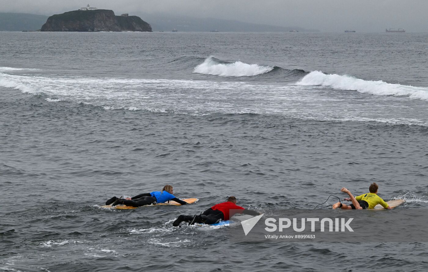 Russia Surfing