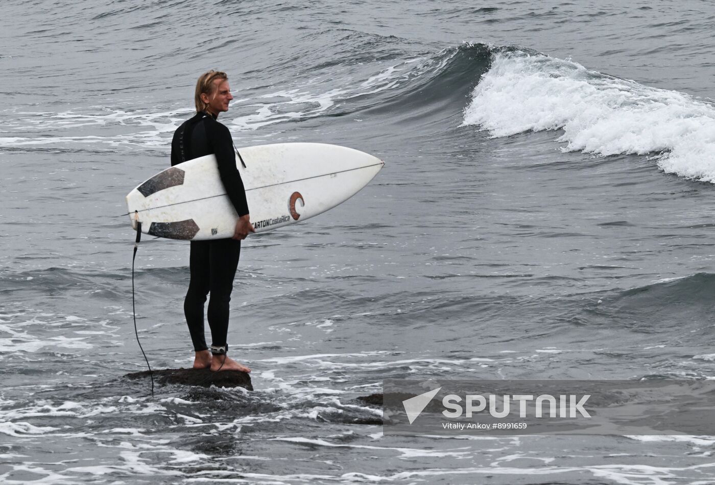 Russia Surfing