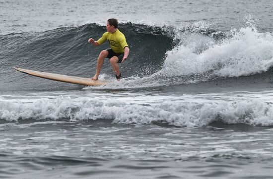 Russia Surfing