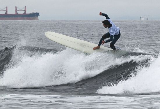 Russia Surfing
