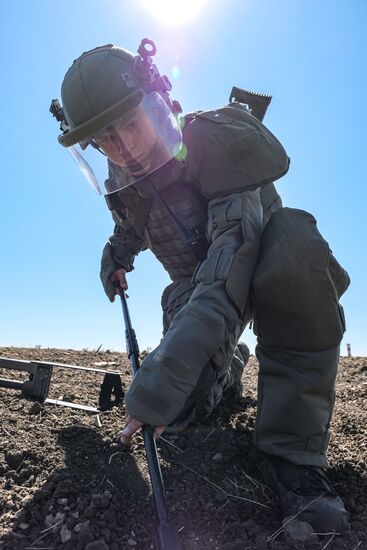 Russia Ukraine Military Operation Sappers Training