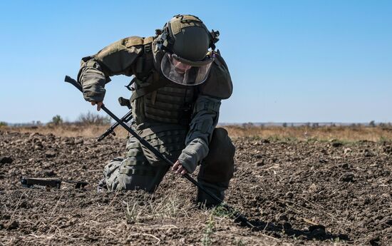 Russia Ukraine Military Operation Sappers Training