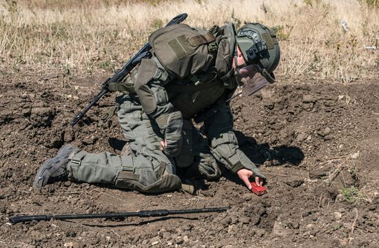 Russia Ukraine Military Operation Sappers Training