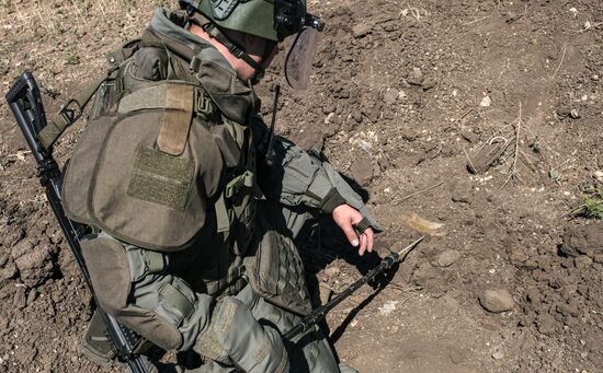 Russia Ukraine Military Operation Sappers Training