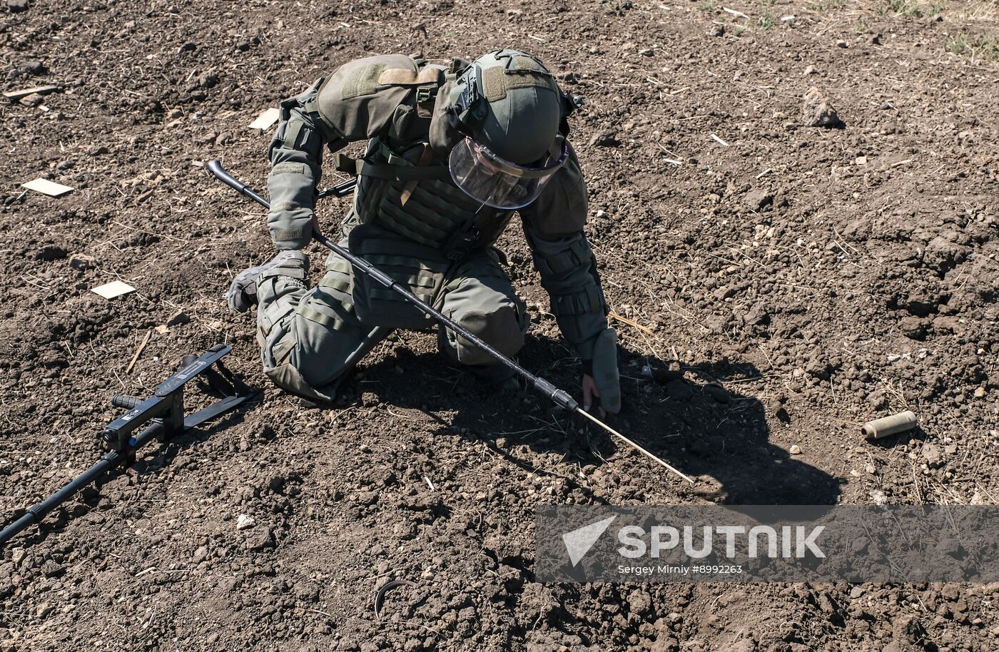 Russia Ukraine Military Operation Sappers Training