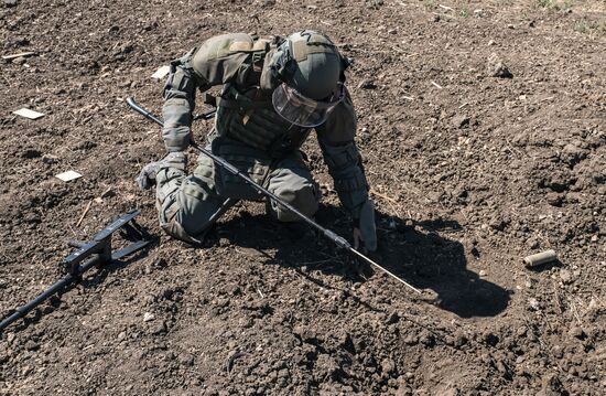 Russia Ukraine Military Operation Sappers Training