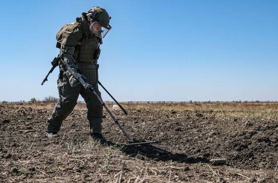 Russia Ukraine Military Operation Sappers Training