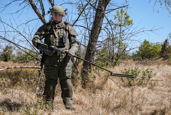 Russia Ukraine Military Operation Sappers Training