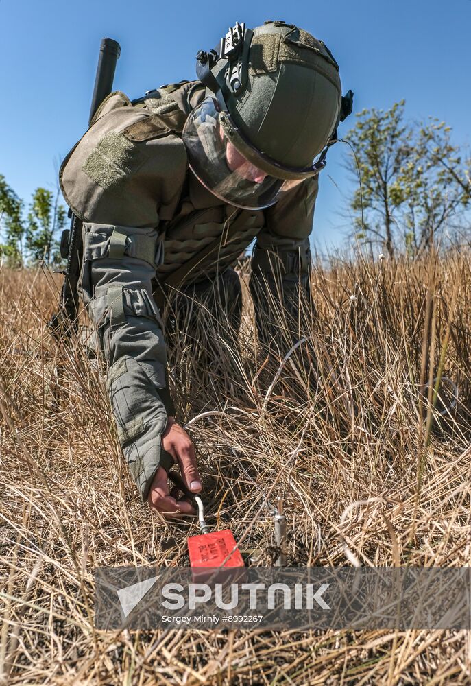Russia Ukraine Military Operation Sappers Training