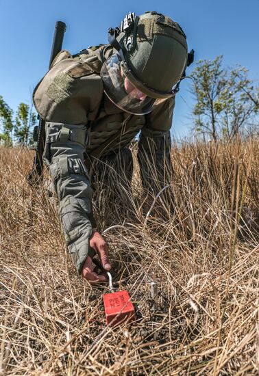 Russia Ukraine Military Operation Sappers Training