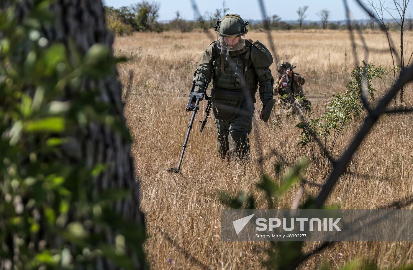 Russia Ukraine Military Operation Sappers Training