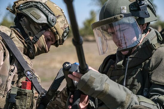 Russia Ukraine Military Operation Sappers Training
