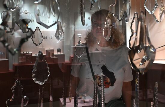 Russia Rhinestone Jewelry Exhibition