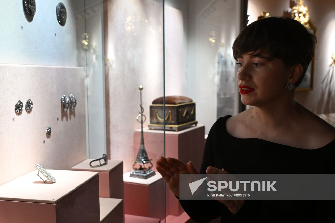 Russia Rhinestone Jewelry Exhibition