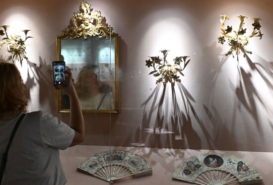 Russia Rhinestone Jewelry Exhibition