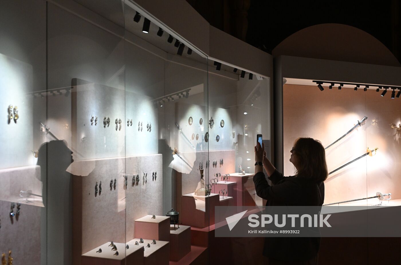 Russia Rhinestone Jewelry Exhibition