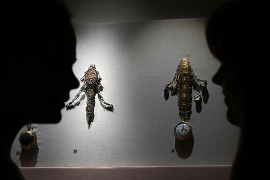Russia Rhinestone Jewelry Exhibition