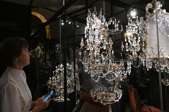 Russia Rhinestone Jewelry Exhibition