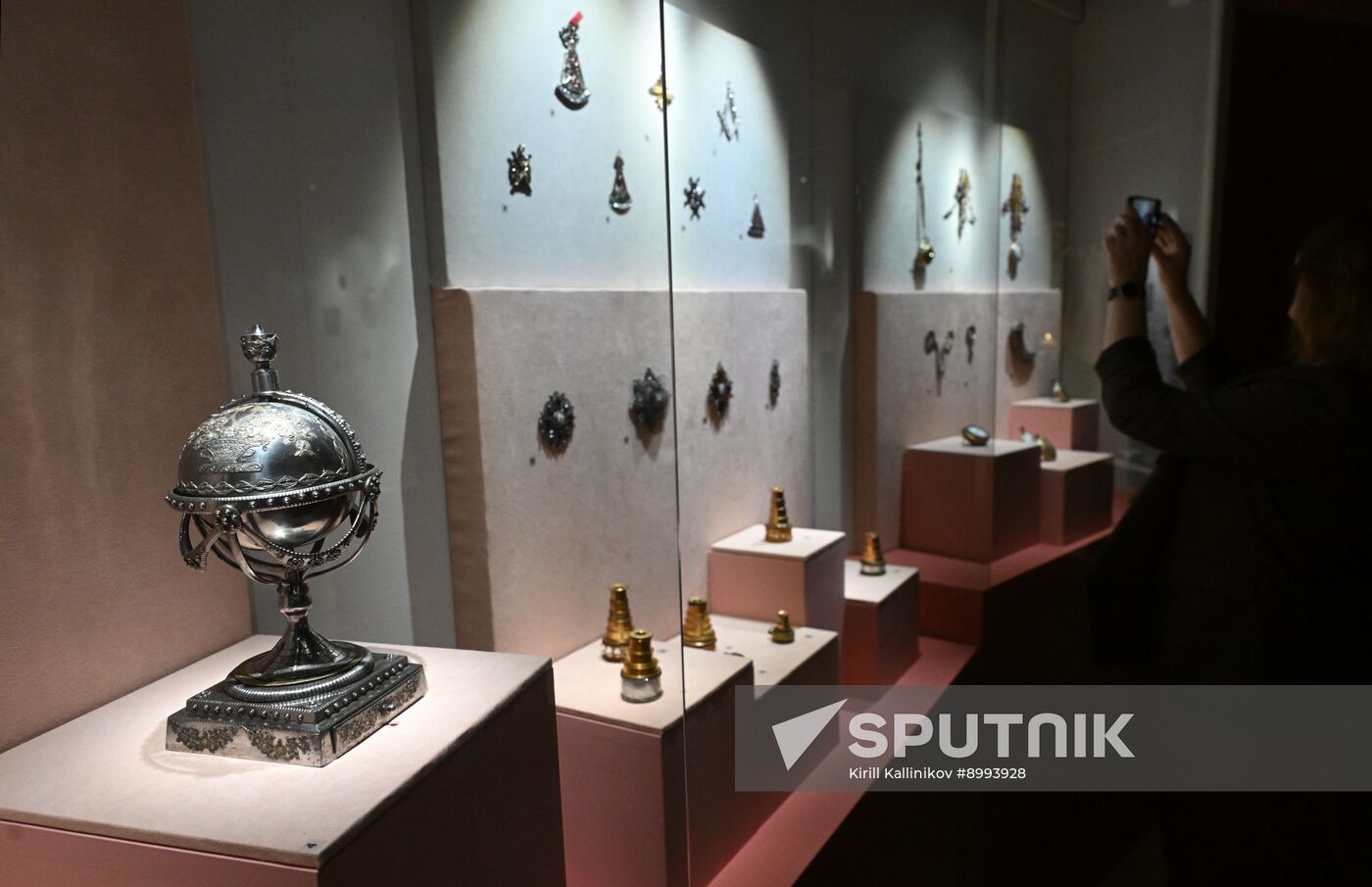 Russia Rhinestone Jewelry Exhibition