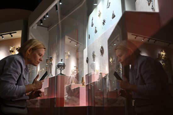 Russia Rhinestone Jewelry Exhibition