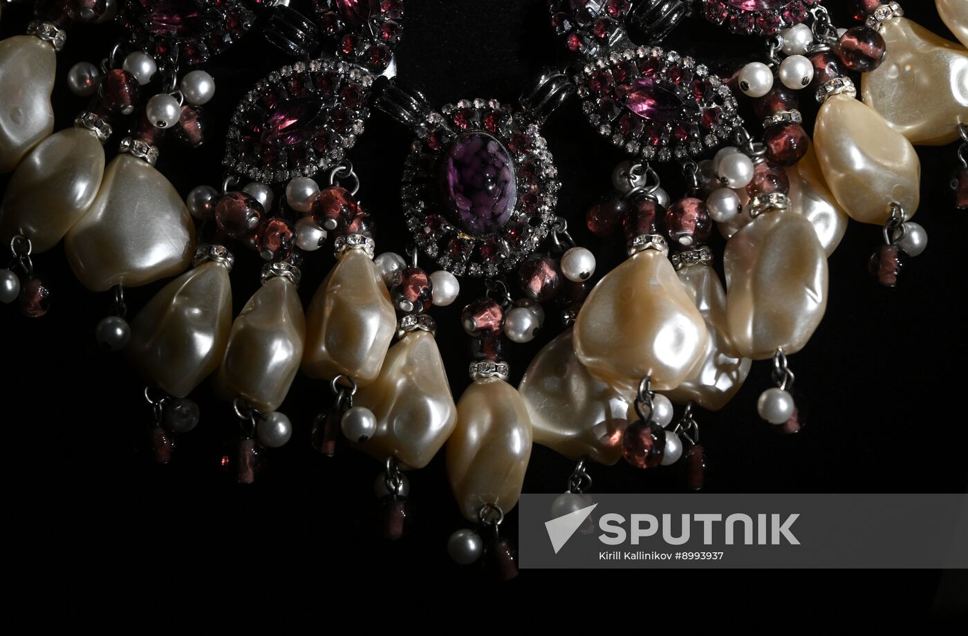 Russia Rhinestone Jewelry Exhibition