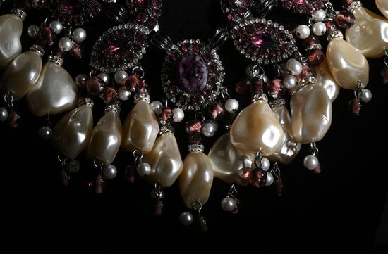 Russia Rhinestone Jewelry Exhibition