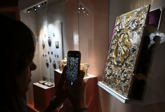 Russia Rhinestone Jewelry Exhibition