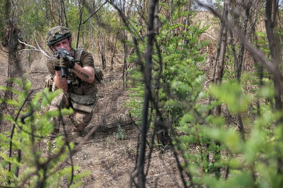 Russia Ukraine Military Operation Assault Units Training
