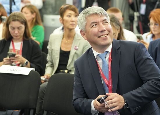 EEF-2025. The Creative Economy: A New Growth Model for the Far East