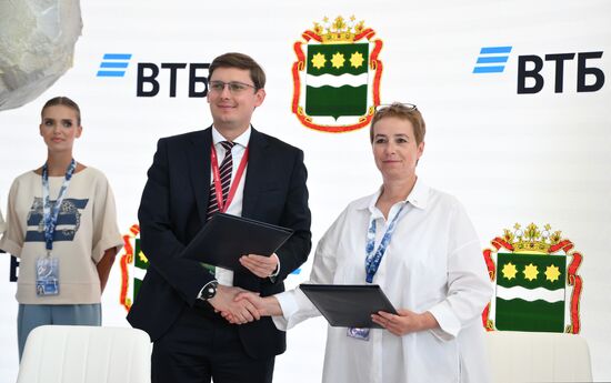 EEF-2025. Signing ceremonies