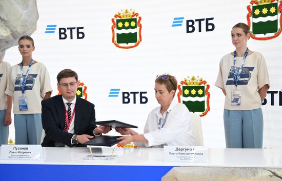 EEF-2025. Signing ceremonies