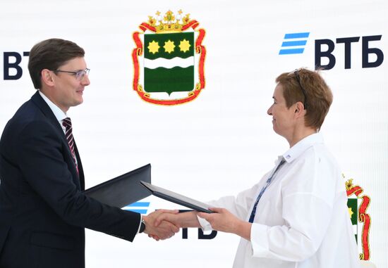 EEF-2025. Signing ceremonies