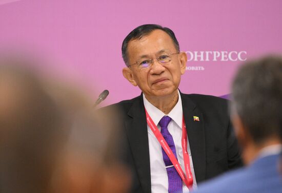 EEF-2025. Global South and East: Who Will Lead the New Growth Economy