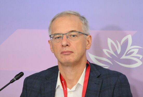 EEF-2025. The Future of the Global Knowledge Economy: Competition or Collaboration?