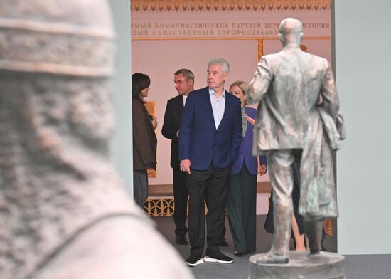 Russia Art Moscow Exhibition