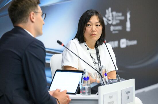 EEF-2025. 30 Questions for a Big Business Leader